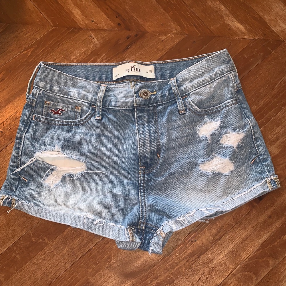 Hollister Ripped Jean Shorts Size 1/25